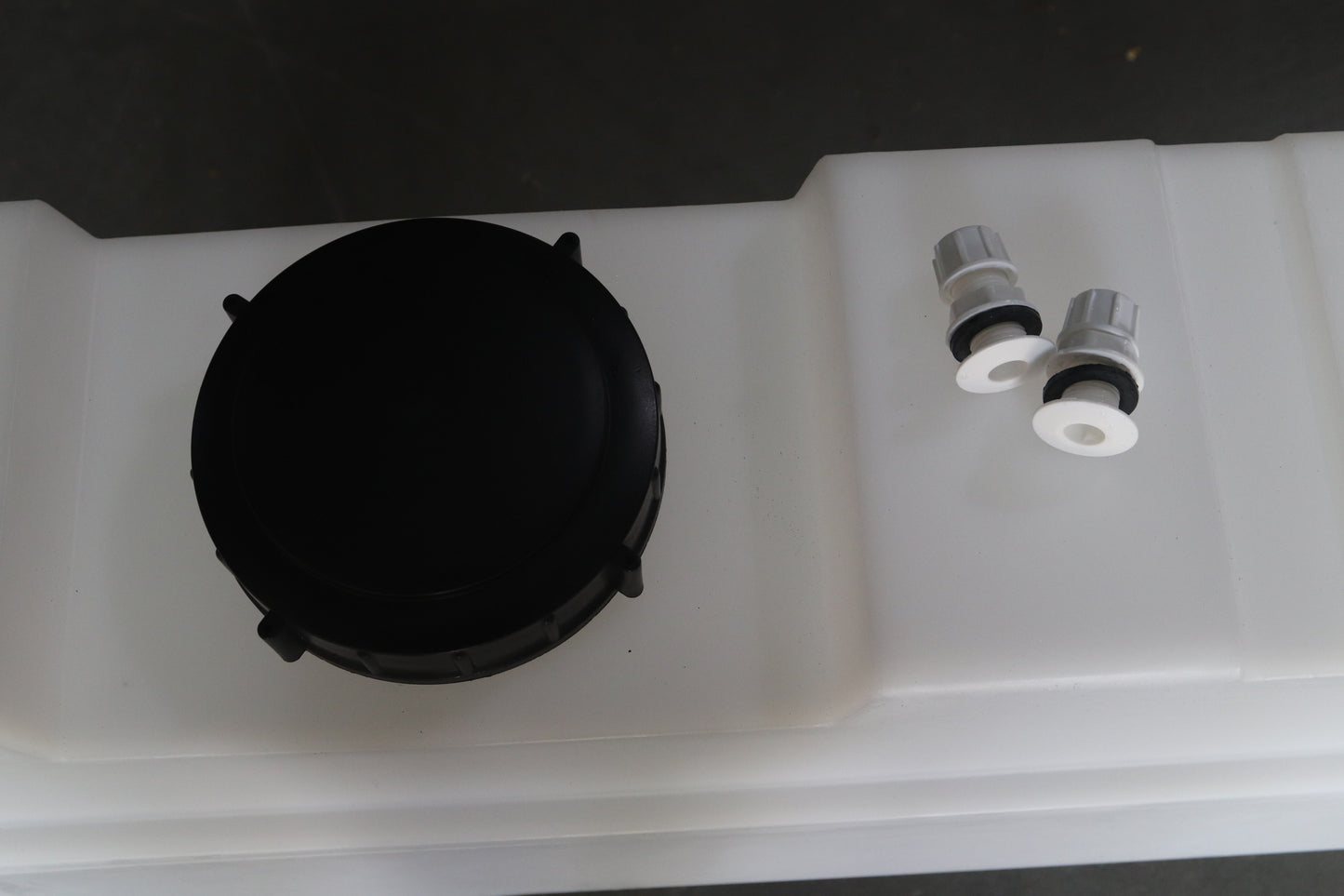 Radkastentank 70L Flachtank mit Anschlüssen Trinkwassertank - Prototyp